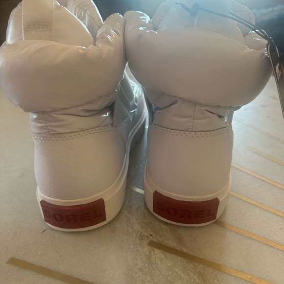 NWT white waterproof high top Sorel snow sneakers size 10 - Picture 3 of 4